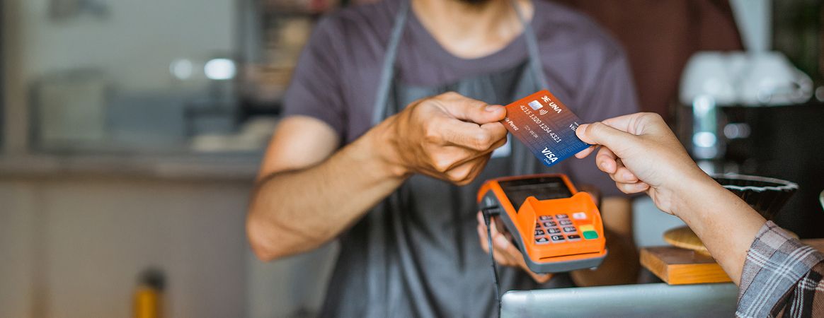 Tarjeta de débito en Ecuador. Acceso inmediato a tu dinero con Banco VisionFund BVF Efectiva.