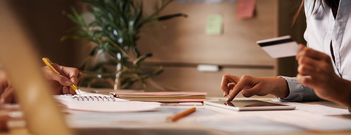 Paga tus servicios desde la app o en línea. Banco VisionFund Ecuador.