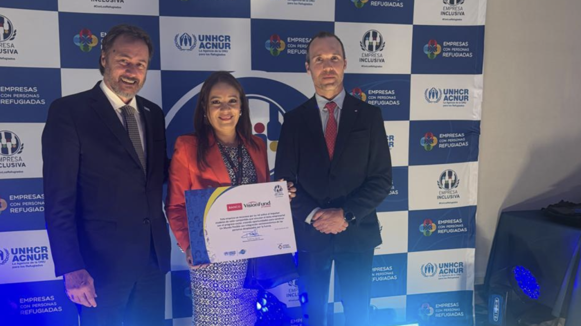 Banco VisionFund Ecuador recibe Sello Empresa Inclusiva ACNUR